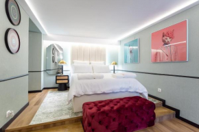 Camões Lounge Apartment w/Courtyard